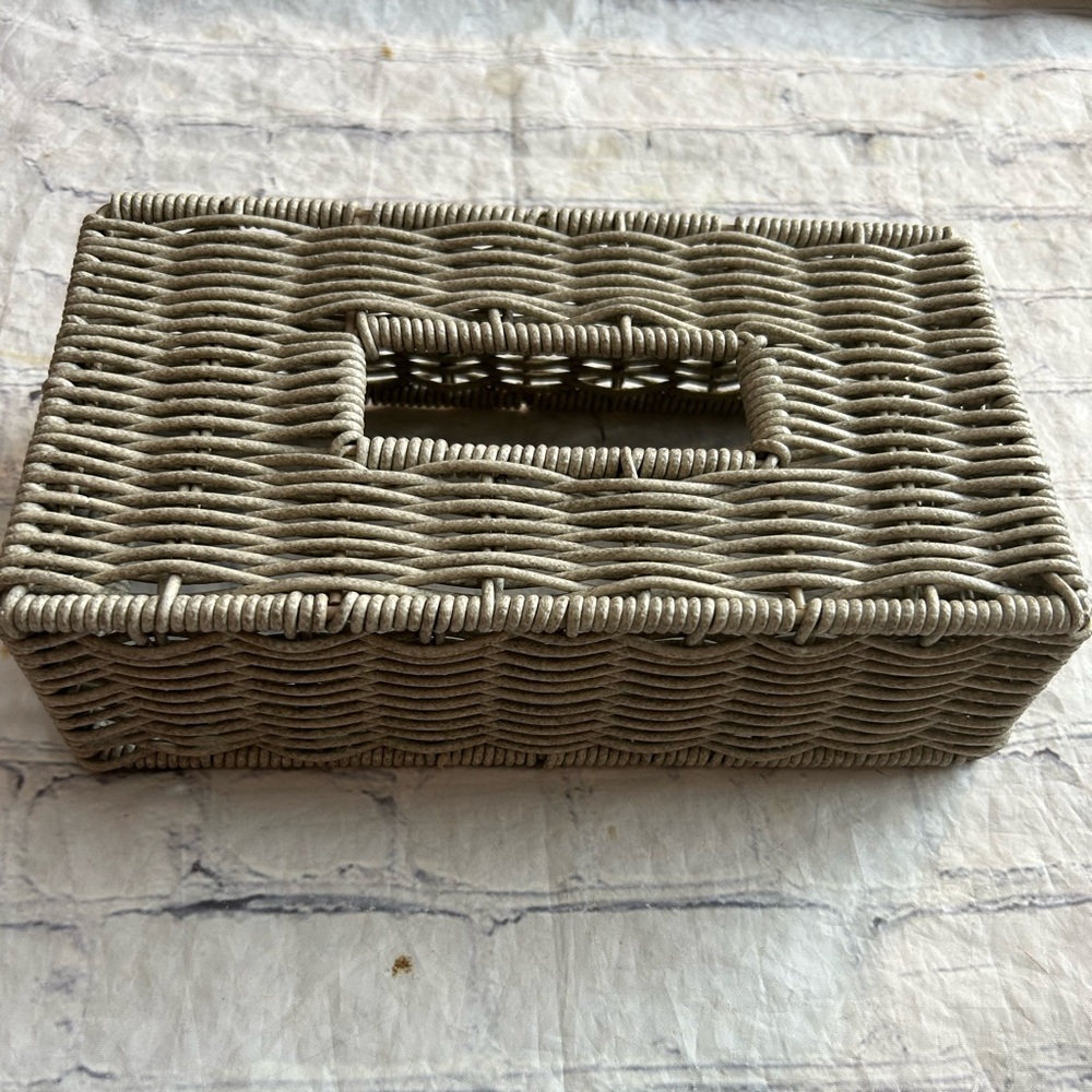 WICKER WOVEN NEUTRAL COLOR TAN BEIGE TISSUE BOX COVER